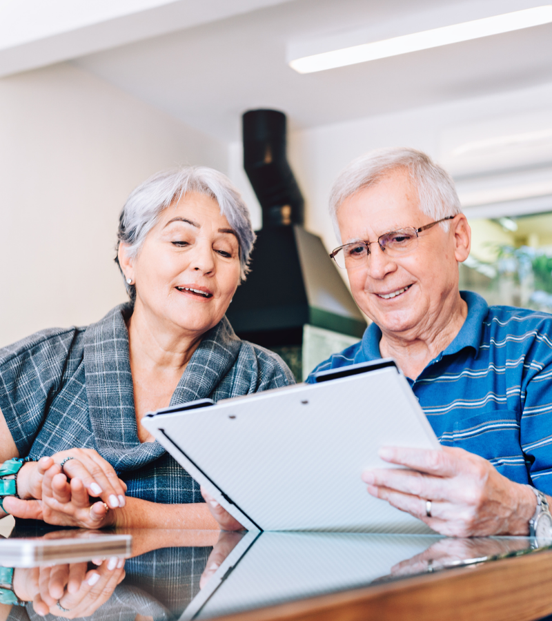 Images services Groupe Humanova (2) Gestionnaire discutant avec un employé de sa réaffectation lors d’une restructuration.