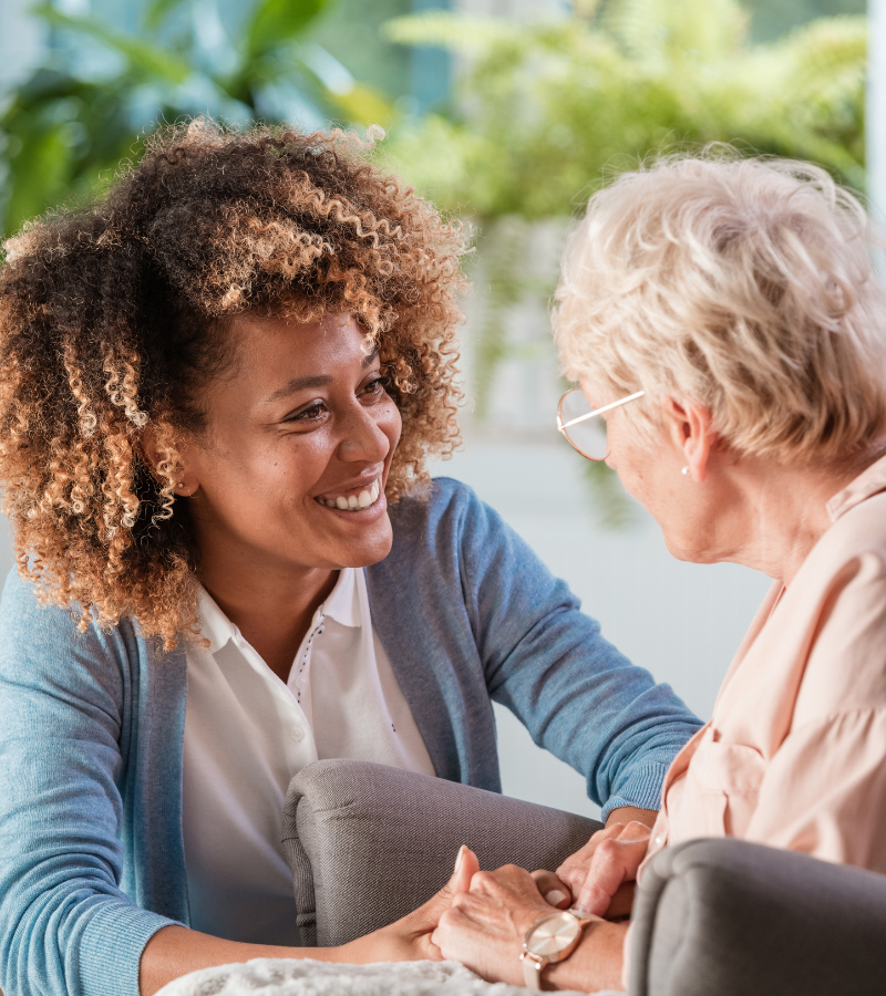 Images services Groupe Humanova (9) Gestionnaire discutant avec un employé de sa réaffectation lors d’une restructuration.