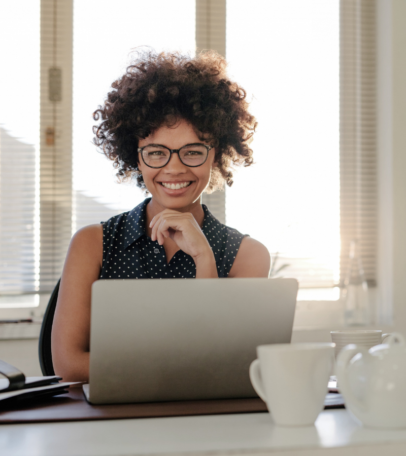 maintien-en-emploi Gestionnaire discutant avec un employé de sa réaffectation lors d’une restructuration.
